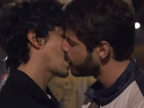 Jesuíta e Maurício se beijam no clipe