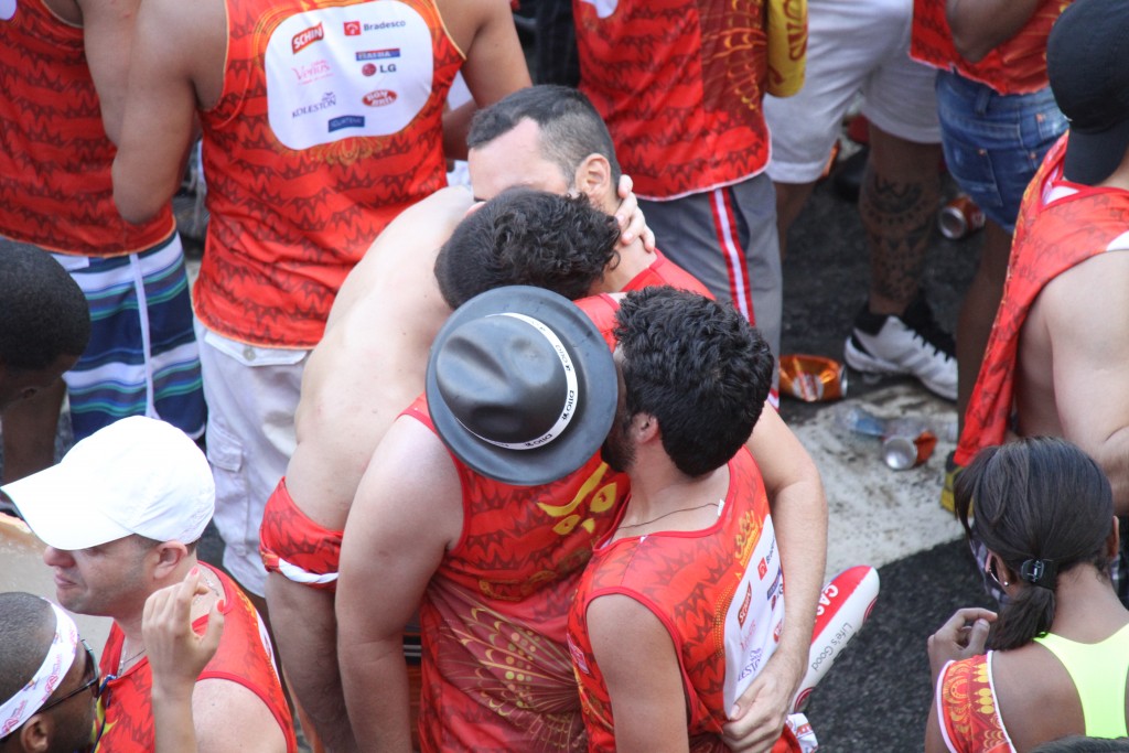 Bloco de Carnaval LGBT é marcado por homofobia e violência no SCS